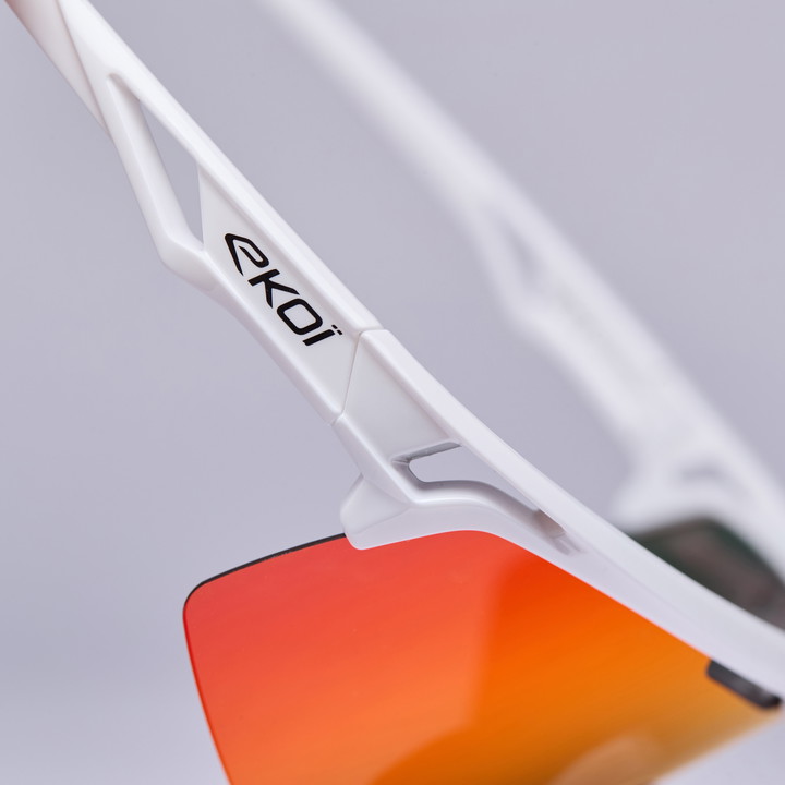 X470 blanc revo rouge cat 3