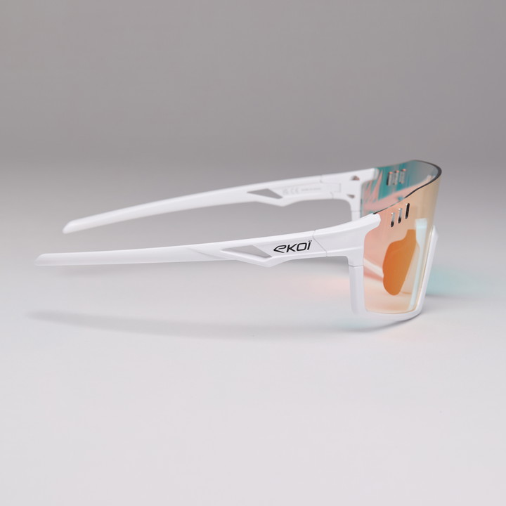 X466  blanc photocromic red cat 1-3
