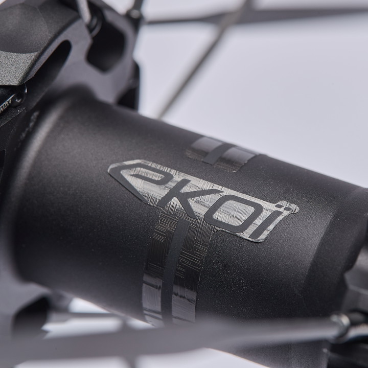 Personnalisation exclusive EKOI Roues carbone 50 mm LIGHT Carbone