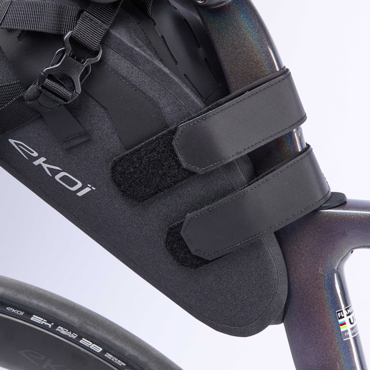Sacoche selle EKOI Racing GRAVEL BIKEPACKING EXPLORER Noir 14L REFLECTIVE